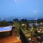 Toka Restaurant 5* Udenisht