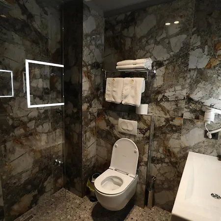 Toka Restaurant فندق Udenisht