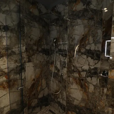 Toka Restaurant فندق Udenisht